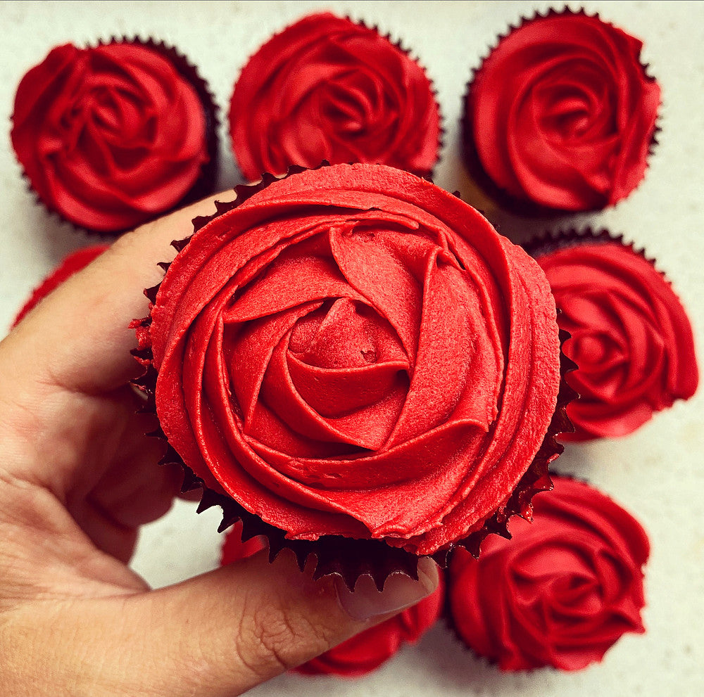 Red &amp; Dashing Rose Cupcakes