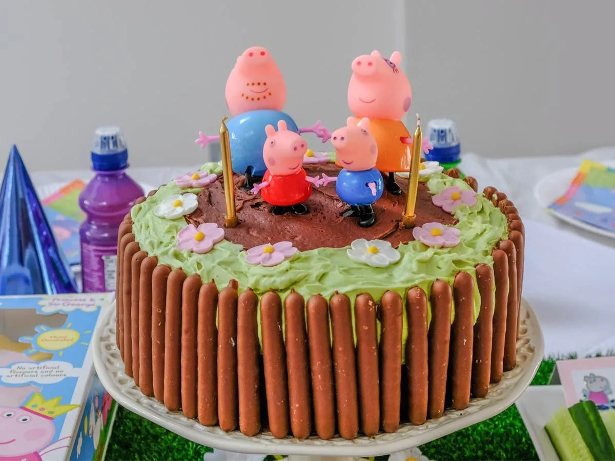 Peppa Pig &amp; Her Family in Chocolatey Muddy Puddles Cake