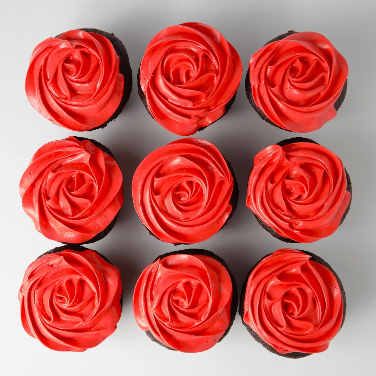 Red &amp; Dashing Rose Cupcakes